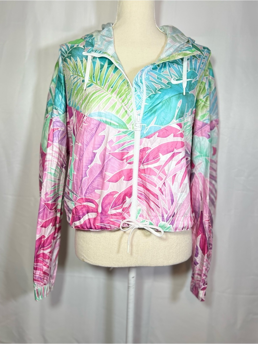 Nike Lightweight Jacket Women’s Size Medium Floral Print Pastel Colors - Picture 2 of 8